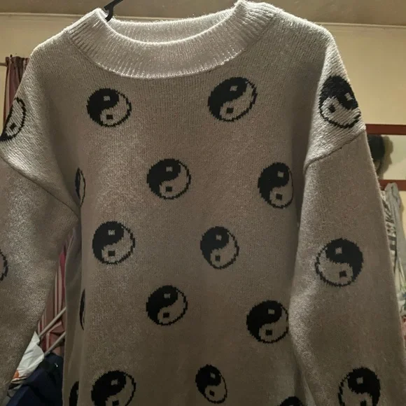 Sweater, grey with black decor! Size M - Picture 2 of 6